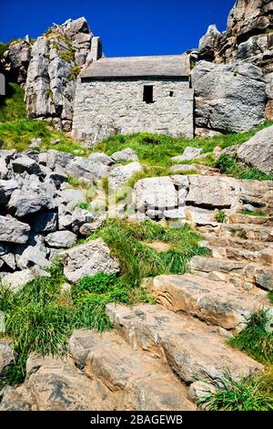 St Govans Chapel, Pembrokeshire Coast, Pembrokeshire, West Wales, UK Foto Stock