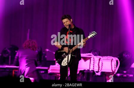 Alejandro Sanz durante su concierto en el Poliforum de Leon Guanajuato,15 ottobre 2013. (*Foto:TiradorTercero/NortePhoto*) Foto Stock