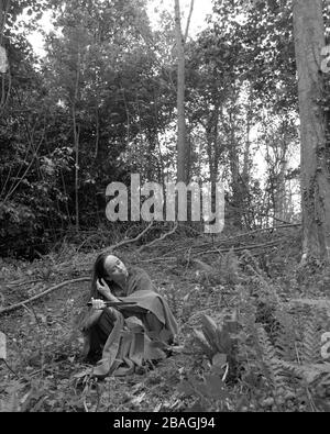 Agosto 2015 - Donna selvaggia nei boschi Foto Stock