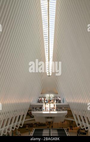 Vista interna dell'Oculus nel World Trade Center, New York City. Foto Stock