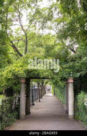 Il parco nascosto Peter Detmold nel lato est di Manhattan. Foto Stock