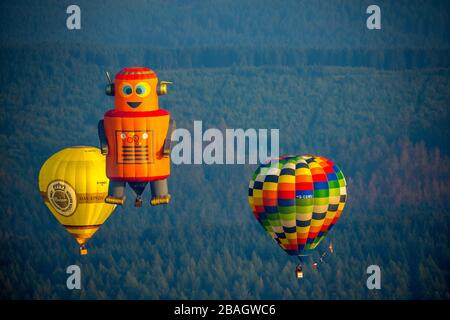 Mongolfiere, Warstein International Montgolfiade, 30.08.2019, vista aerea, Germania, Renania Settentrionale-Vestfalia, Sauerland, Warstein Foto Stock