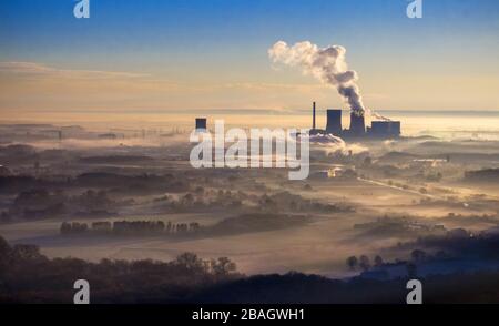 Alba sulla centrale a carbone di RWE nel distretto di Schmehausen, 11.12.2013, vista aerea, Germania, Renania settentrionale-Vestfalia, zona della Ruhr, Hamm Foto Stock