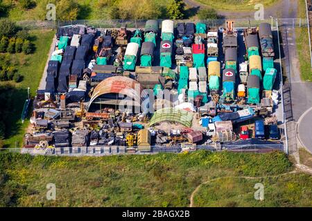 Cantiere con mezzi militari tedeschi e veicoli ambulanza, Auto Service Gellings, 06.09.2019, vista aerea, Germania, Nord Reno-Westfalia, Ruhr Area, Voerde Foto Stock