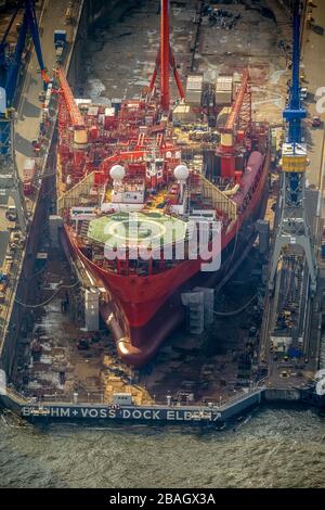 Lavori di manutenzione sul peschereccio da ricerca Petrojarl Banff nel bacino secco di Blohm e Voss Dock Elbe 17 ad Amburgo, 30.10.2013, vista aerea, Germania, Renania settentrionale-Vestfalia, Amburgo Foto Stock