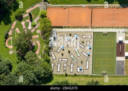 Campo da tennis e minigolf allo stadio del MGC Rot-Weiss Wanne-Eickel, 01.08.2013, vista aerea, Germania, Renania Settentrionale-Vestfalia, Ruhr Area, Herne Foto Stock