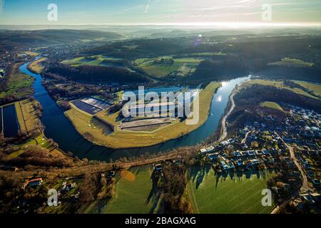 Curva del fiume Ruhr e bacini idrici della Wasserwerke Westfalen GmbH nel distretto di Bommern, 21.01.2020, vista aerea, Germania, Renania settentrionale-Vestfalia, Ruhr Area, Witten Foto Stock