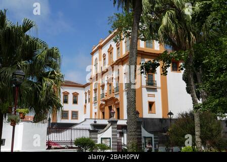 Palácio dos Capitães-Generais e Chiesa gesuita di nostra Signora del Monte Carmelo ad Angra do Heroísmo, sull'isola di Terceira, nelle Azzorre, Foto Stock