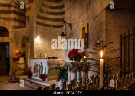 Italia, Toscana, Siena, Chiusdino, San Galgano. La Cappella Montesiepi è una chiesetta bizzarra con una storia arturiana. Vicino Chiusdino nella p Foto Stock