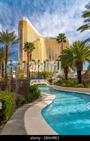 Il Mandalay Bay hotel e complesso di casinò lungo la Strip a Las Vegas, Nevada, Stati Uniti. Foto Stock