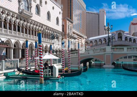 Il casinò veneziano e il complesso alberghiero lungo la Strip a Las Vegas, Nevada, USA. Foto Stock