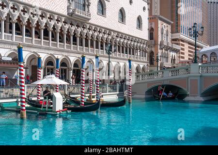 Il casinò veneziano e il complesso alberghiero lungo la Strip a Las Vegas, Nevada, USA. Foto Stock