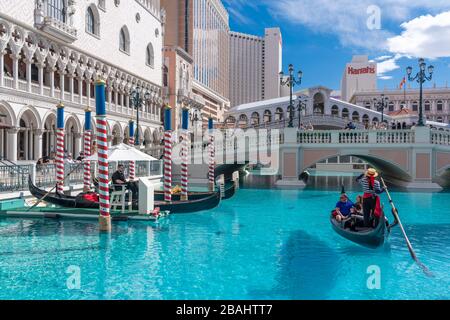 Il casinò veneziano e il complesso alberghiero lungo la Strip a Las Vegas, Nevada, USA. Foto Stock