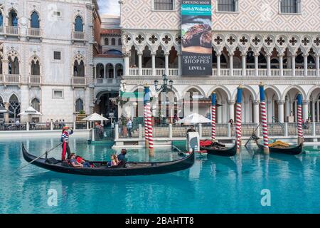 Il casinò veneziano e il complesso alberghiero lungo la Strip a Las Vegas, Nevada, USA. Foto Stock