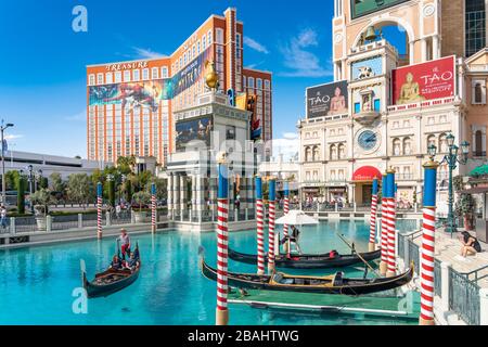 Il casinò veneziano e il complesso alberghiero lungo la Strip a Las Vegas, Nevada, USA. Foto Stock