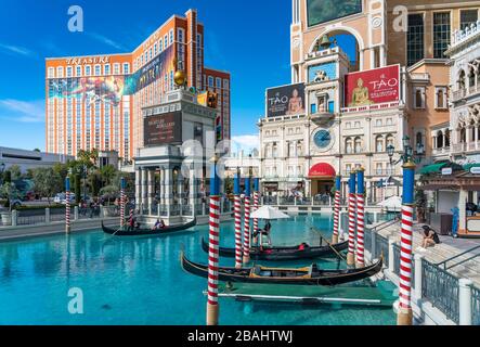 Il casinò veneziano e il complesso alberghiero lungo la Strip a Las Vegas, Nevada, USA. Foto Stock