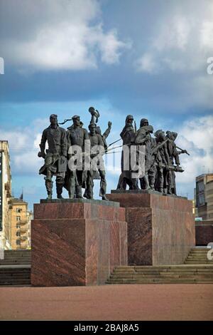 Monumento ai difensori eroici di Leningrado in Piazza della Vittoria (Ploshchad Pobedy), San Pietroburgo, Federazione Russa Foto Stock