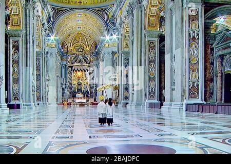 Speciale benedizione Urbi et Orbi di Francesco Papa per il virus della corona pandemica Covid 19 il 27 2020 marzo Vaticano (S. Pietro) Roma Italia Foto Stock