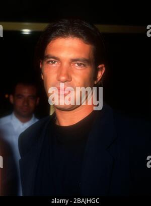 Westwood, California, USA 21 agosto 1995 Actor Antonio Banderas partecipa a Sony Pictures 'Desperado' Premiere il 21 agosto 1995 al Mann's National Theatre di Westwood, California, Stati Uniti. Foto di Barry King/Alamy Stock Foto Foto Stock