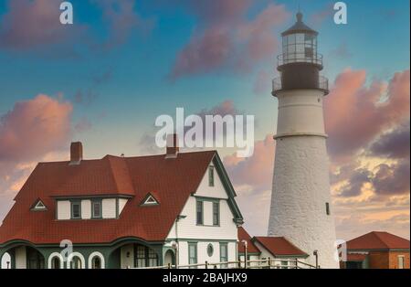 Portland Head Lighthouse a Hazy Dusk Foto Stock