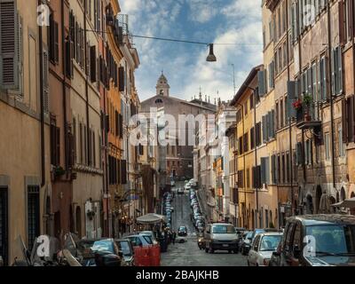 Una colorata via Panisperna a Roma Foto Stock