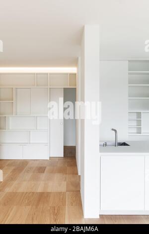 Architettura, white cucina domestica di un nuovo appartamento Foto Stock