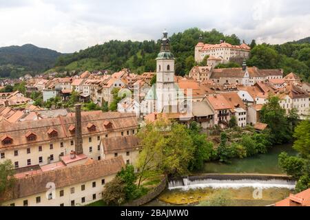 Vista panoramica aerea del centro storico medievale di Skofja Loka, Slovenia Foto Stock