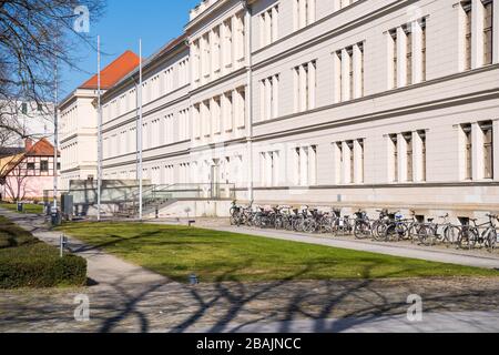 Potsdam, Germania. 25 Marzo 2020. Il centro di giustizia con sede della corte distrettuale, della corte regionale e della pubblica procura. Credit: Soeren Stache/dpa-Zentralbild/ZB/dpa/Alamy Live News Foto Stock