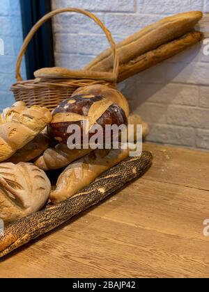 Rack di pane appena sfornato, Panama, America Centrale Foto Stock