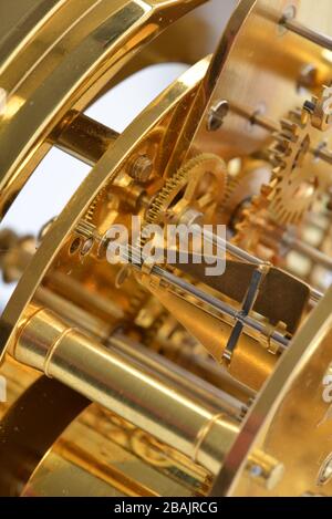 Aprire il meccanismo dell'orologio in dettaglio Foto Stock