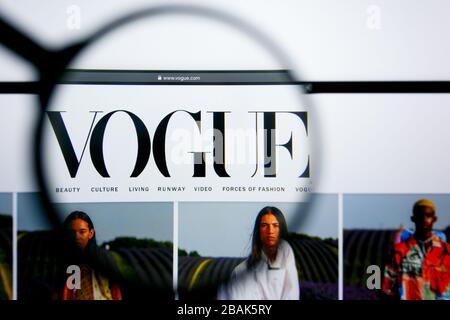 Los Angeles, California, Stati Uniti - 25 giugno 2019: Editoriale illustrativo del sito web di Vogue. Logo Vogue visibile sullo schermo. Foto Stock