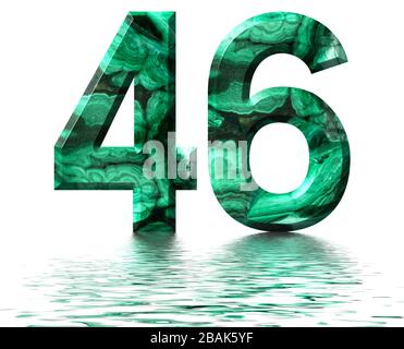 Numero arabo 46, quarantasei, di malachite verde naturale, riflessa sulla superficie dell'acqua, isolata su bianco, resa 3d Foto Stock