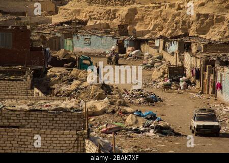 Street al Cairo Cestino città Foto Stock