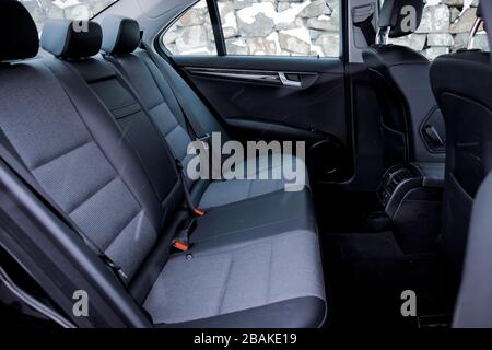 Mercedes Benz W204- anno 2012, equipaggiamento di avanguardia, navigazione, interni in pelle di lusso, joystick, sedili con memoria, Xenon, sedili riscaldati, porta aperta, aria cu Foto Stock