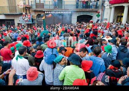 La celebrazione del Patum de Berga per i bambini sul Corpus Christi, Berga, Catalogna, Europa Foto Stock