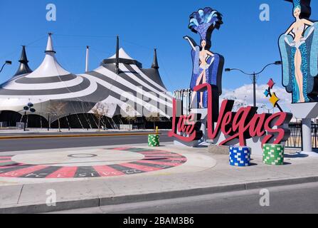 Una grande tenda, sede di uno spettacolo di Las Vegas chiamato 'Celestia', rimane vuota durante la chiusura del Nevada COVID-19 relativa di imprese non essenziali Foto Stock