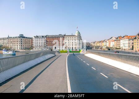 Scene vuote nella capitale danese Copenaghen con il paese in blocco a causa del Covid-19 Coronavirus. Foto Stock