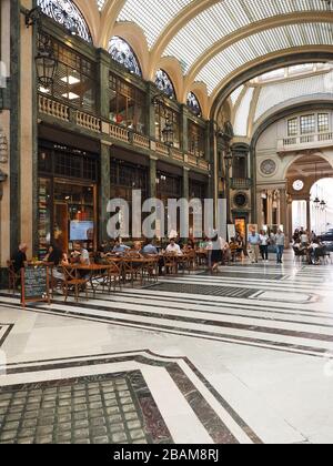 La Galleria San Federico è un edificio commerciale nel centro storico di Torino. Costruito negli anni '30, ospita numerosi negozi, caffè, ufficio Foto Stock