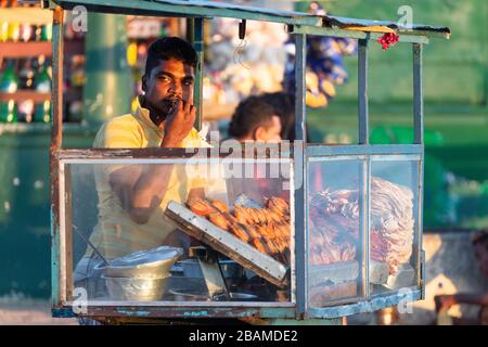 Distributore di snack sul mare a Colombo, Sri Lanka Foto Stock