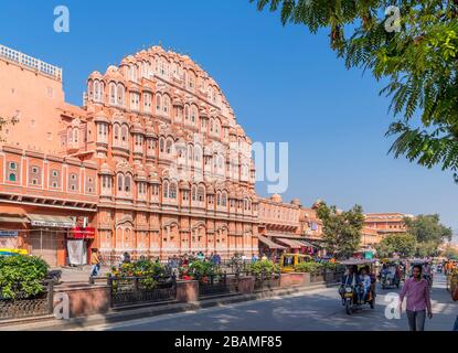 Hawa Mahal (Palazzo dei Venti o Palazzo del Breeze), la Città Vecchia, Jaipur, Rajasthan, India Foto Stock