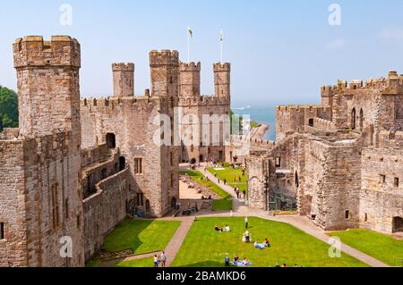 Caernarfon Castle, Caernarfon, Galles Foto Stock