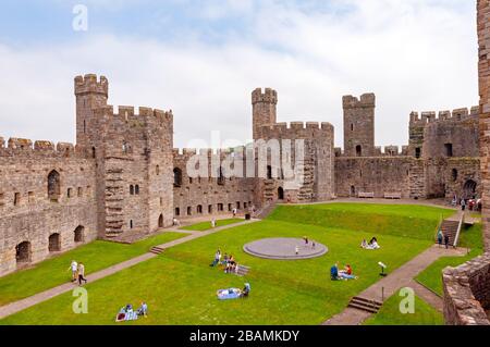 Caernarfon Castle, Caernarfon, Galles Foto Stock