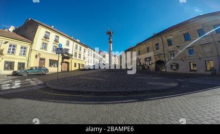 L'Angelo di bronzo di Uzupis a Vilnis, Lituania Foto Stock