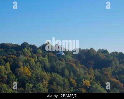 Il monumento delle tre croci si affaccia su Vilnius in Lituania Foto Stock