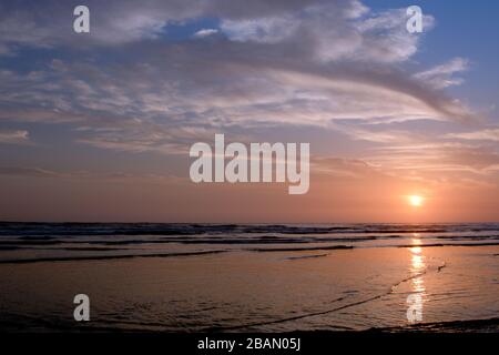 Bel tramonto lungo la costa in Nicaragua. Foto Stock
