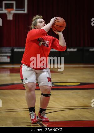 Azione di basket con Genesee vs Wallace High School a Coeur d'Alene, Idaho, al North Idaho College. Foto Stock