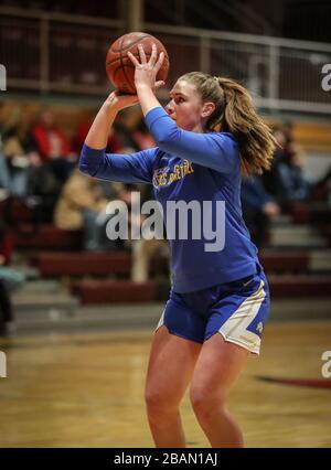 Azione di basket con Genesee vs Wallace High School a Coeur d'Alene, Idaho, al North Idaho College. Foto Stock