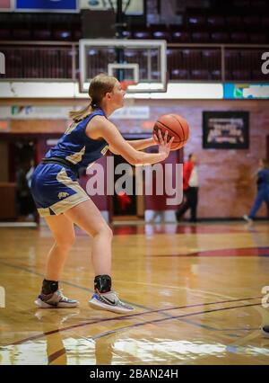 Azione di basket con Genesee vs Wallace High School a Coeur d'Alene, Idaho, al North Idaho College. Foto Stock