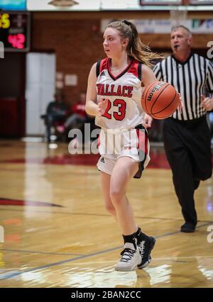 Azione di basket con Genesee vs Wallace High School a Coeur d'Alene, Idaho, al North Idaho College. Foto Stock