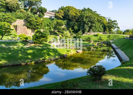 Gyokuseninmaru è un bellissimo giardino giapponese situato vicino al castello di Kanazawa, Giappone Foto Stock